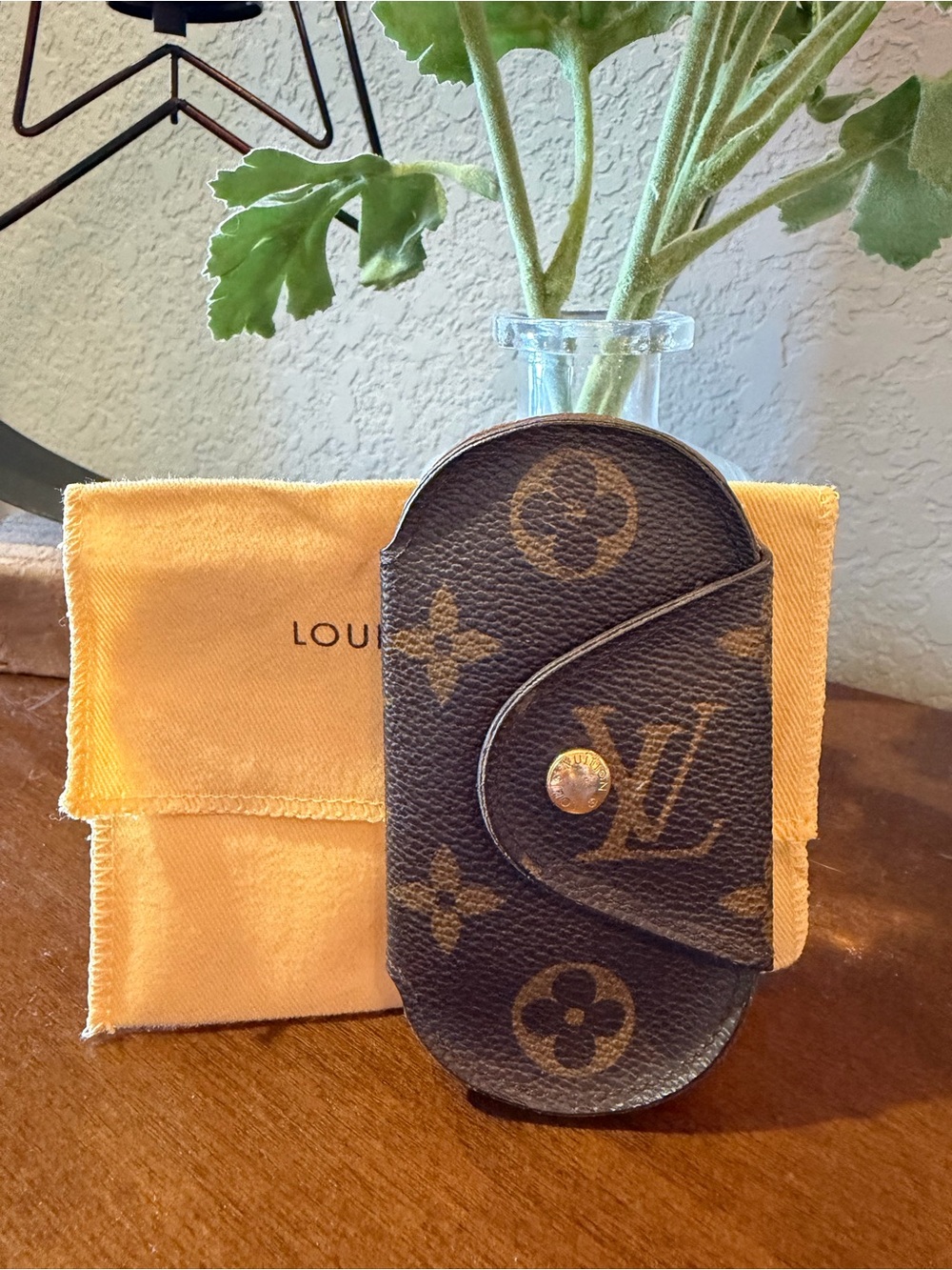 Louis Vuitton Round 4 key holder